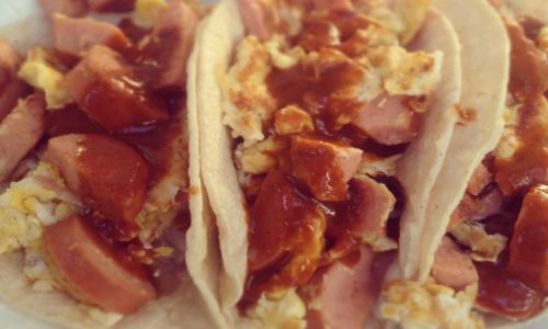 Tacos de Huevos con Salchicha